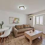 2 Bedroom Stunning In Hodilje