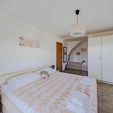 2 Bedroom Gorgeous In *