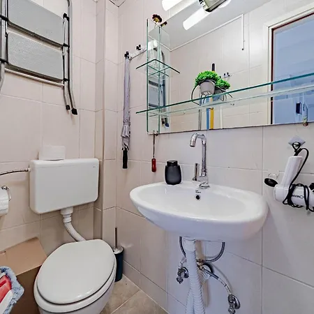 2 Bedroom Gorgeous In Prázdninový dům Hodilje