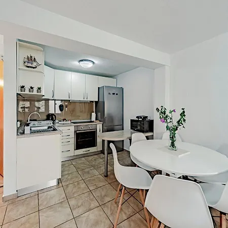 2 Bedroom Gorgeous In *