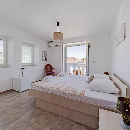 2 Bedroom Gorgeous In Prázdninový dům