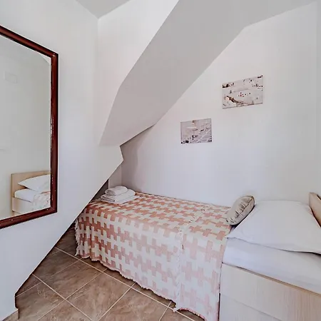 2 Bedroom Gorgeous In *