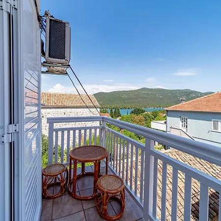 2 Bedroom Gorgeous In Holiday home