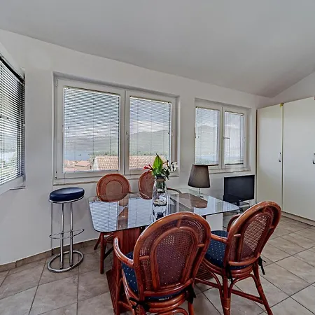 Prázdninový dům 2 Bedroom Gorgeous In Hodilje