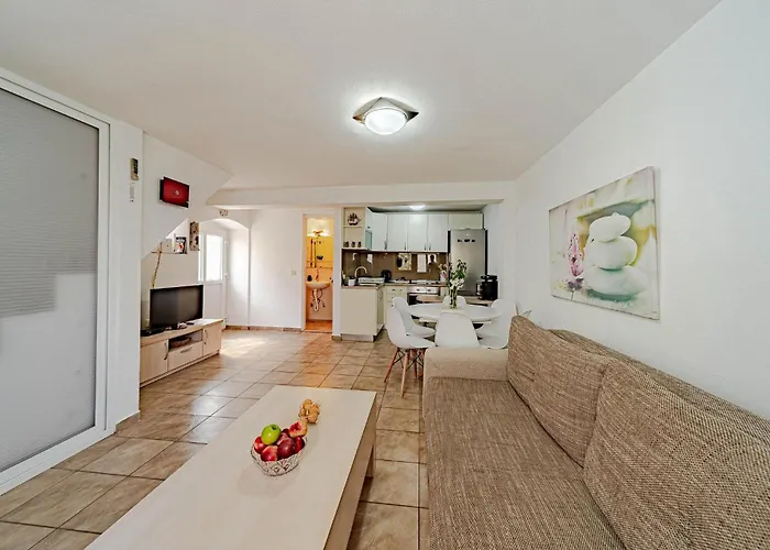 2 Bedroom Gorgeous In 度假居 Hodilje
