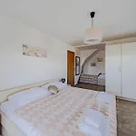 2 Bedroom Stunning In *