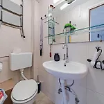 2 Bedroom Stunning In Сasa de vacaciones Hodilje
