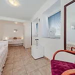 2 Bedroom Stunning In Hodilje