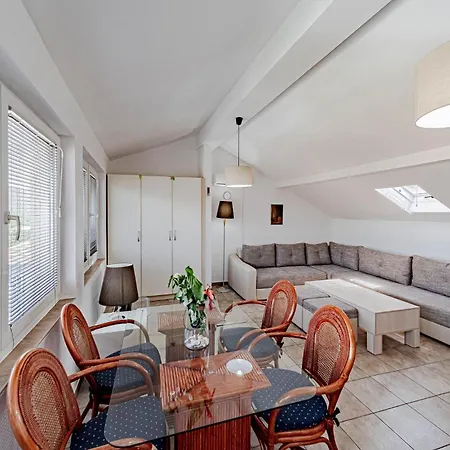 Hébergement de vacances 2 Bedroom Gorgeous In Hodilje