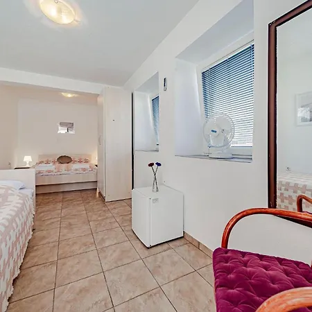 2 Bedroom Gorgeous In Hodilje