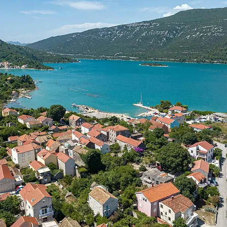 2 Bedroom Gorgeous In Hébergement de vacances