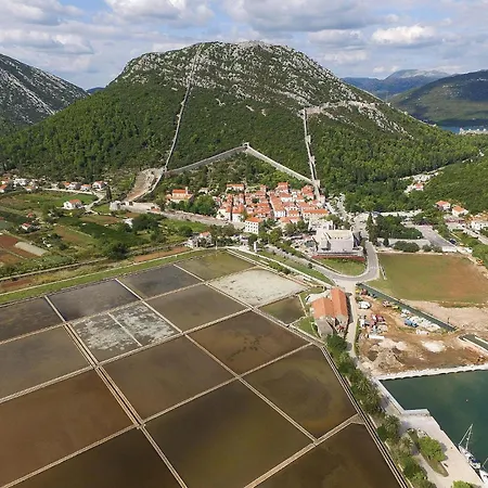 2 Bedroom Gorgeous In Hodilje