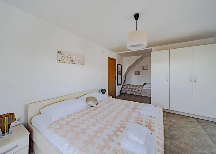 2 Bedroom Gorgeous In *