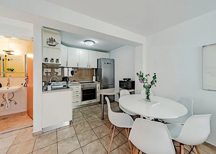 2 Bedroom Gorgeous In *