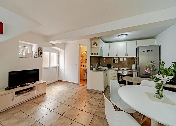 Дом отдыха 2 Bedroom Gorgeous In