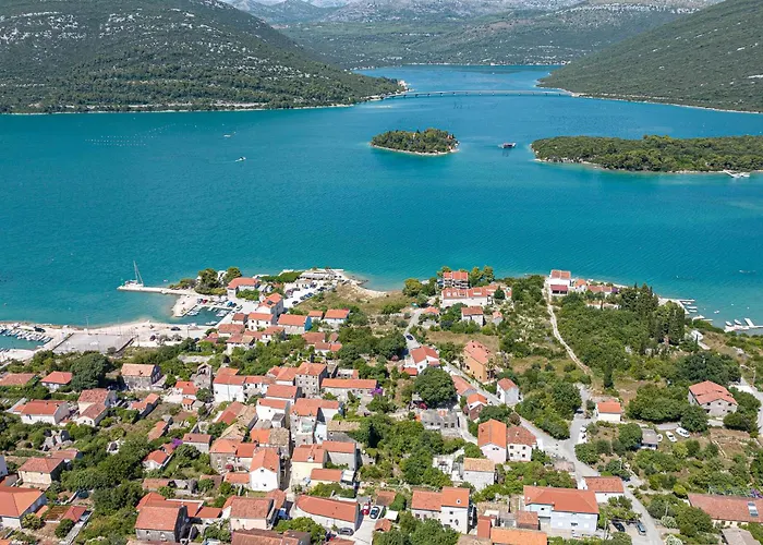 Дом отдыха 2 Bedroom Gorgeous In Hodilje